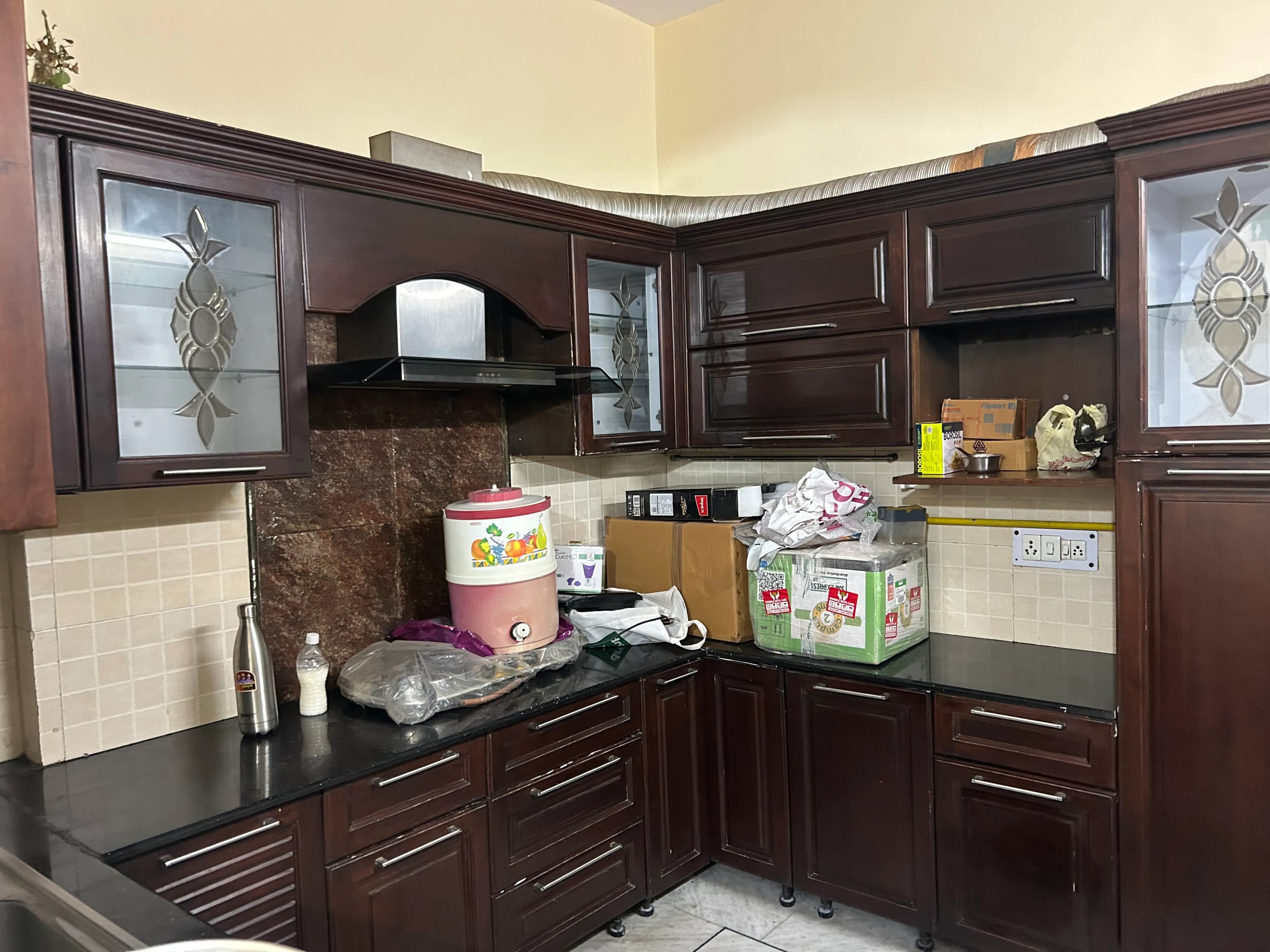Pre-clean walkthrough of a Delhi kitchen before deep cleaning
